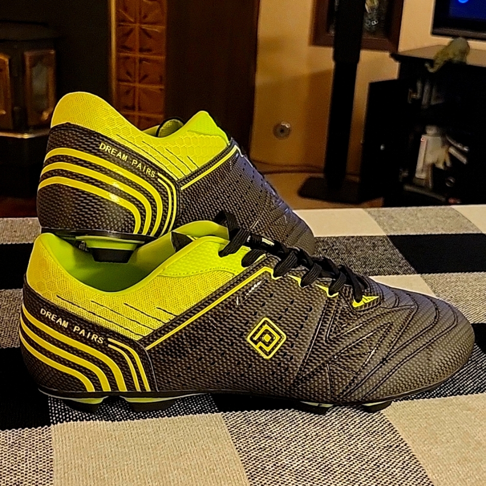 Dream Pairs Cleats
